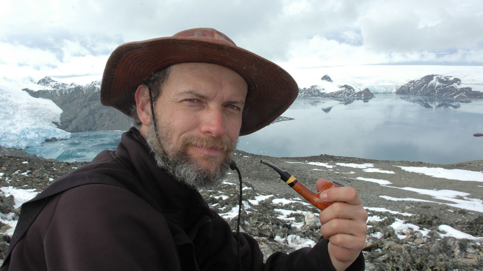 Para Kellner, divulgar ciencia para el público en Brasil es un deber. "Alex Kellner no sería Alex Kellner si el país no hubiera invertido en mí". Foto: gentileza Alexander Kellner Alexander Kellner en la Antártida Foto: gentileza Alexander Kellner