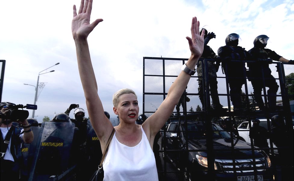 Maria Kolesnikova stands in front of police barricade during 2020 Minsk protests