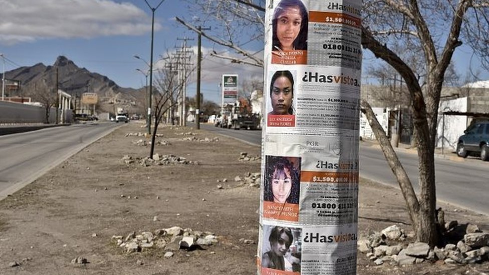 Los carteles de personas desaparecidas son comunes en Ciudad Juárez Carteles en Ciudad Juárez
