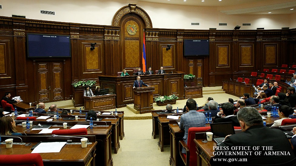 Ermənistanda seçki: Parlament özünü ləğvetmə prosesinə başlayıb - BBC News Azərbaycanca