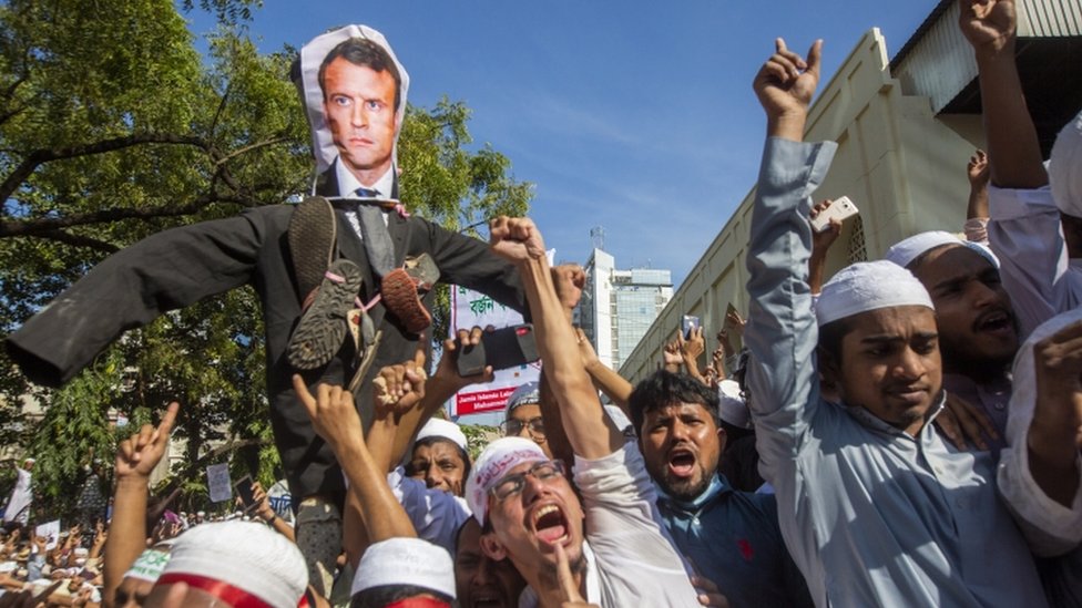 Protesters hold an effigy of French President Macron in Dhaka
