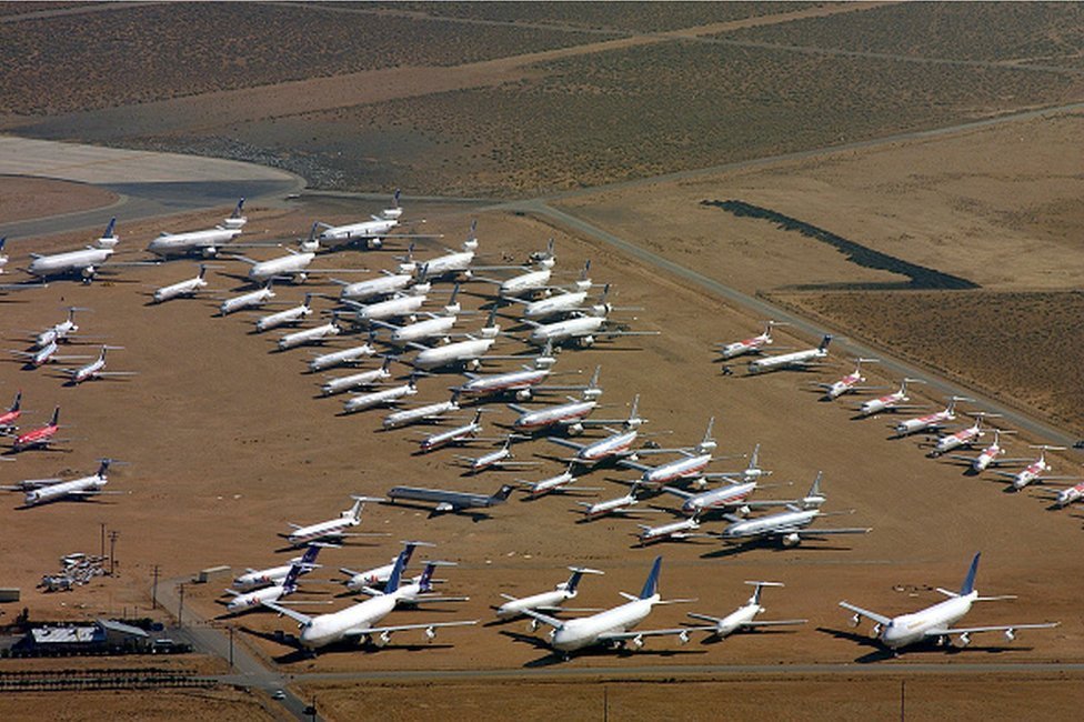 Aviones aparcados en el desierto de Mojave.