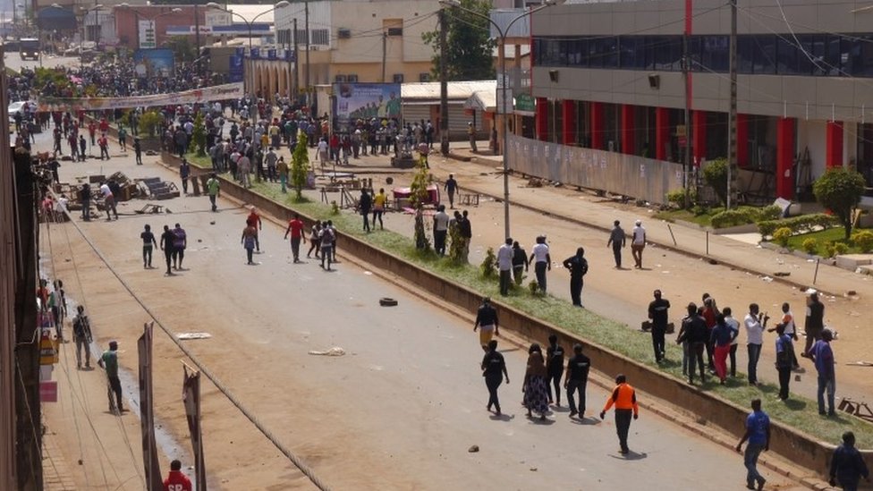 Демонстранты в Баменде