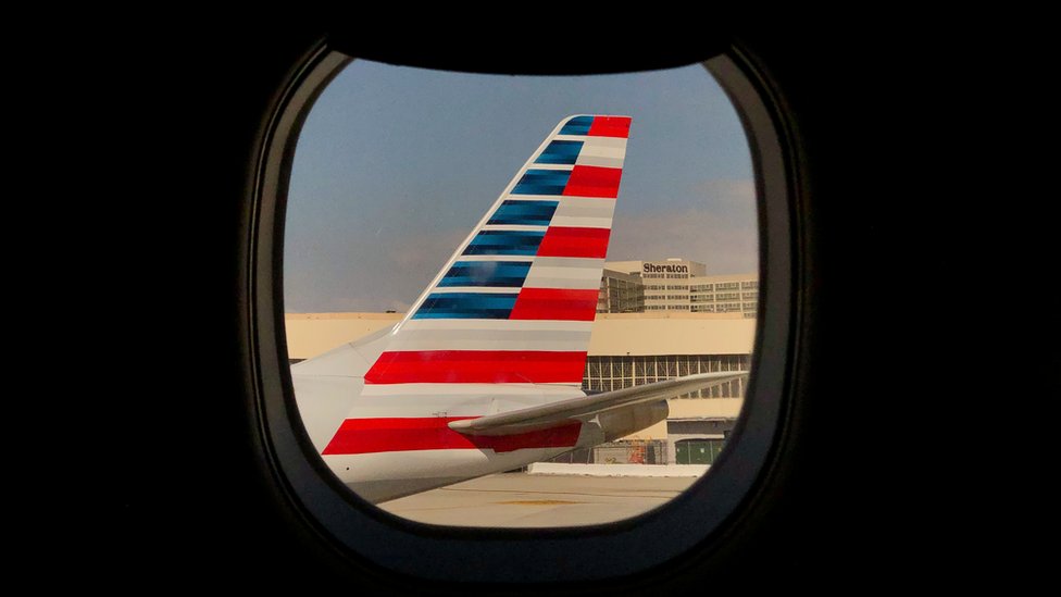 Самолет American Airlines стоит на взлетной полосе в аэропорту Лос-Анджелес, Калифорния, 4 марта 2019 г.