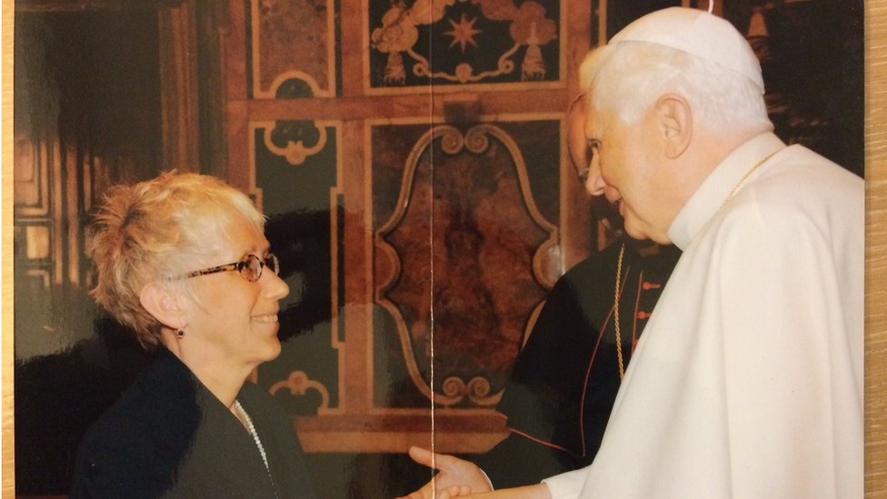 Lucetta Scaraffia con el papa Benedicto XVI.