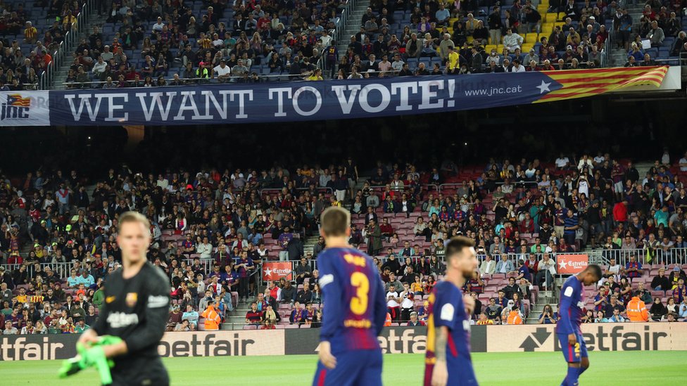 En los últimos tiempos se había convertido en habitual ver muestras de apoyo al referéndum en las gradas del Camp Nou. Partido en el Camp Nou.
