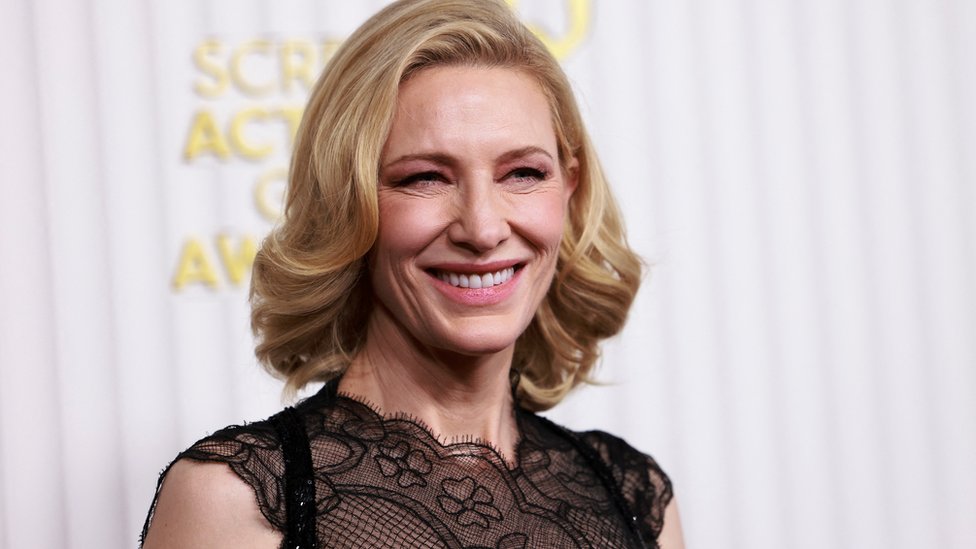 Here's Why Cate Blanchett Takes Her Bra Off in 'The Present