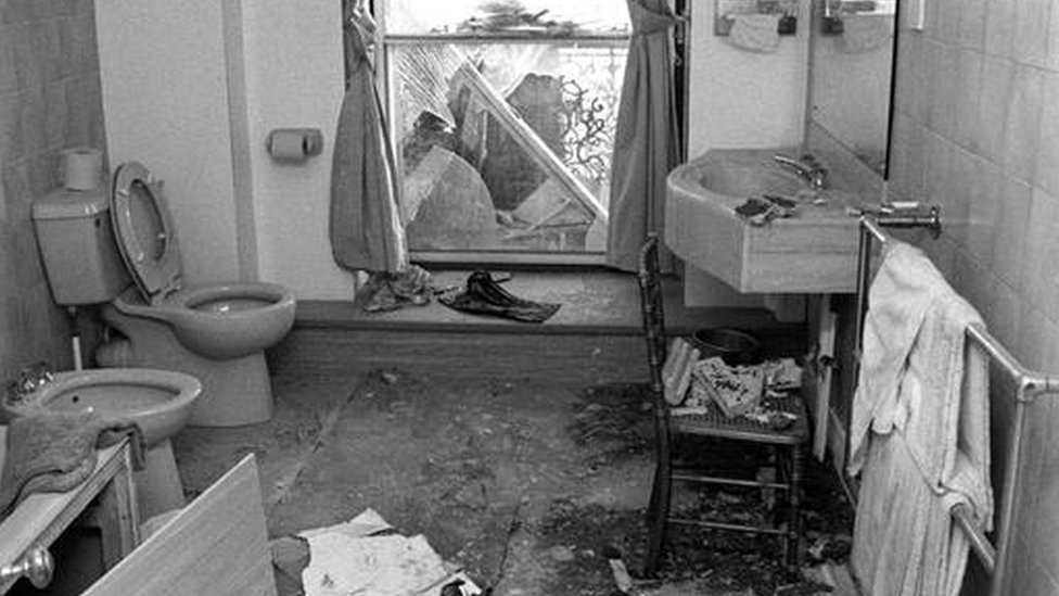 Ванная Маргарет Тэтчер в Гранд Отеле, Брайтон, после взрыва