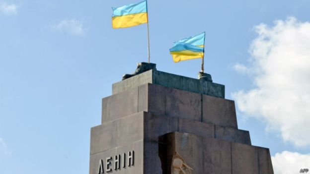 За словами голови Українського інституту національної пам'яті Володимира В'ятровича, останній пам'ятник Леніну в містах на підконтрольній уряду території України демонтували в жовтні 2016 року