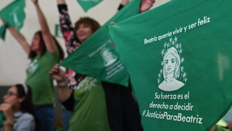 Mujeres acompañan el caso Beatriz en San Salvador el 22 de marzo pasado.