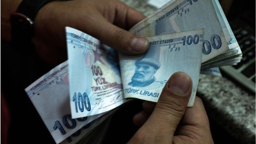 ليرة تركية.