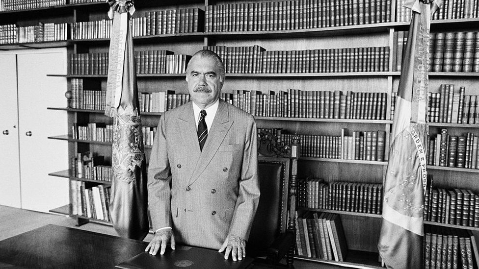 Durante su gobierno, José Sarney tuvo que declarar la cesación de pagos de la deuda externa de Brasil.