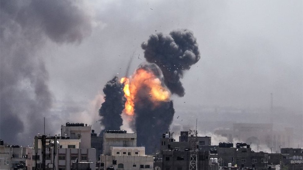 Israel afirma haber atacado objetivos de los grupos militantes palestinos en Gaza.