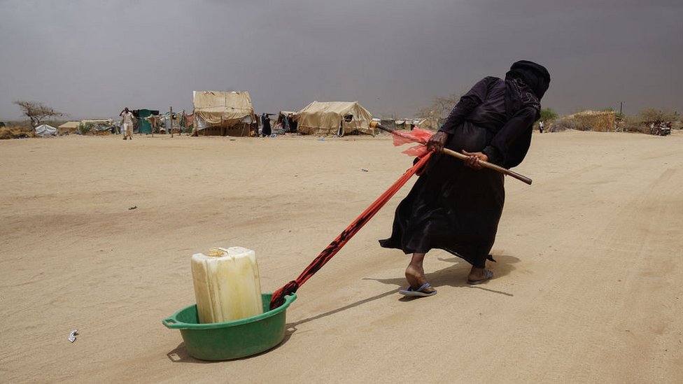 معاناة يومية للحصول على المياه في عدة دول عربية