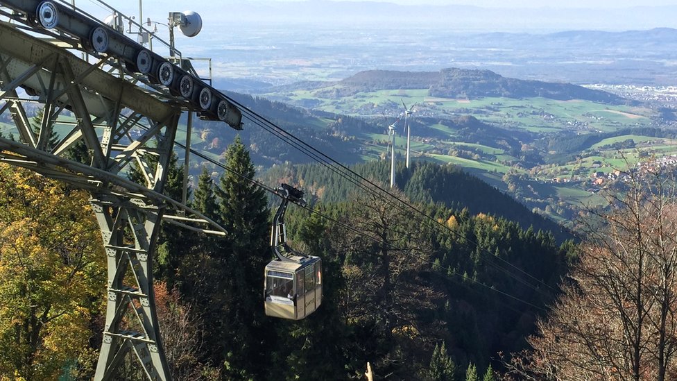 Los pases para el transporte público incluyen el funicular que trepa la Selva Negra. Funicular de Friburgo