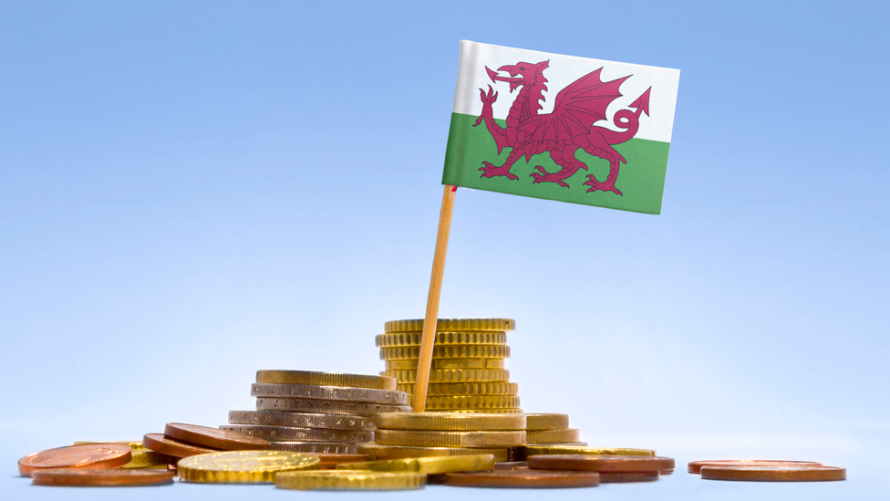 Куча денег в Уэльсе