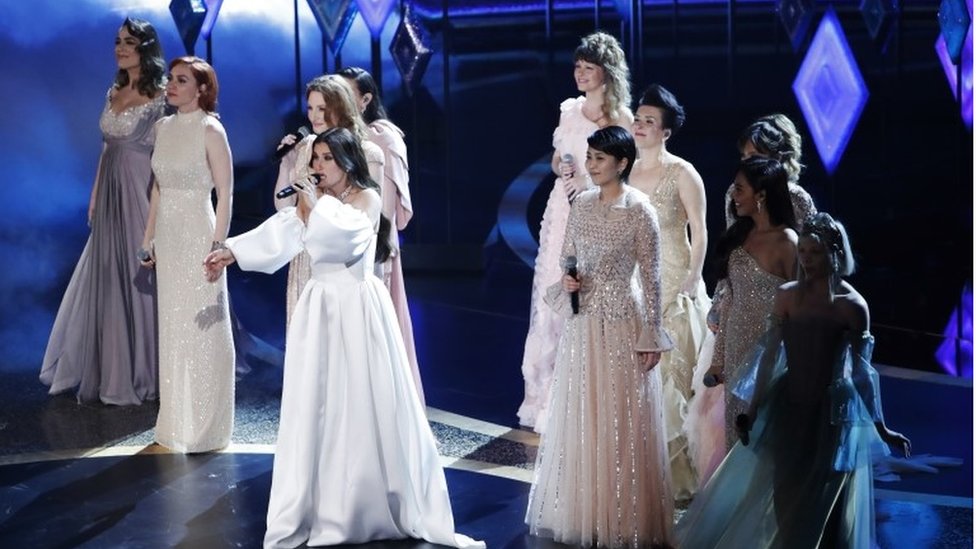 Idina Menzel y otras 9 cantantes en los Oscar