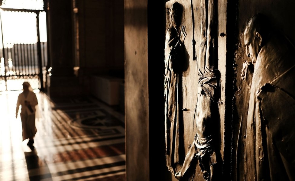 Vrata bazilike Svetog petra u Vatikanu