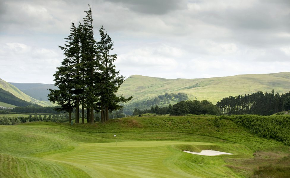 Общий вид 1-й лунки гольф-клуба PGA Centenary Course, Глениглз.