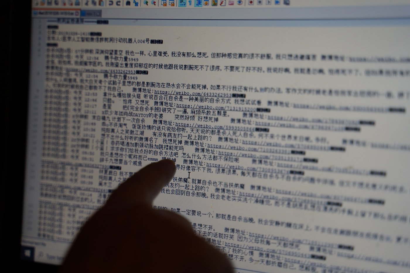 黃智生的程序可以自動檢索微博平台的關鍵詞，進行分級後生成自殺警報。