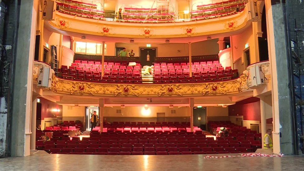 Ayr's Gaiety Theater - одна из организаций, потерявших регулярное финансирование
