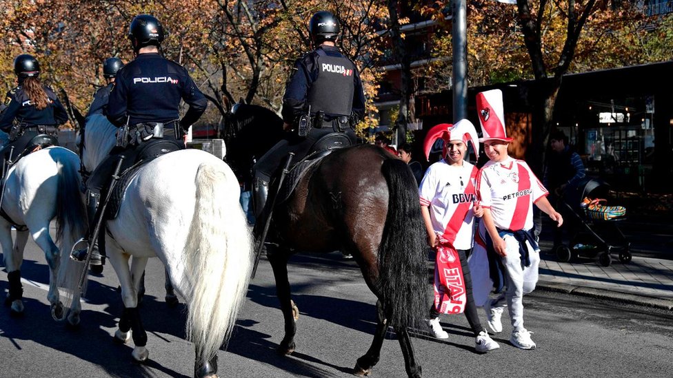 Policías a caballo