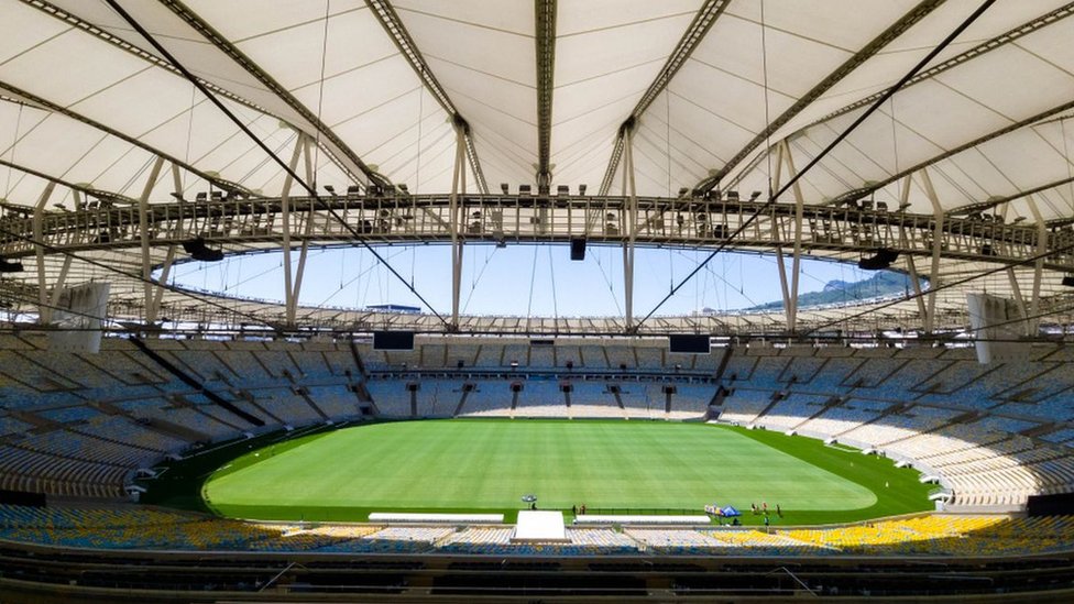 Vista do gramado e arquibancadas do Maracanã