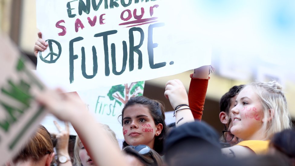 Climate change: Australian students skip school for mass protest