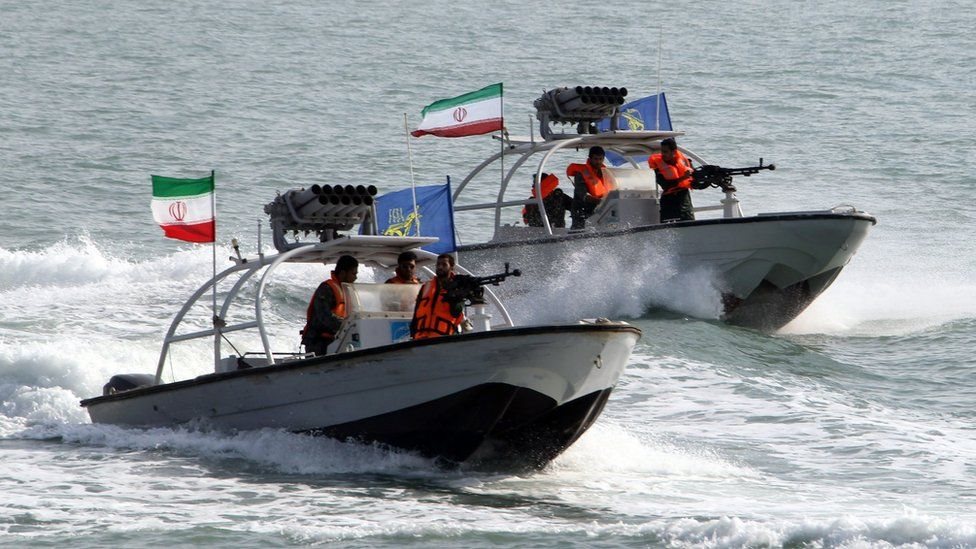 يستخدم الحرس الثوري الإيراني قوارب سريعة لتسيير دوريات في مضيق هرمز