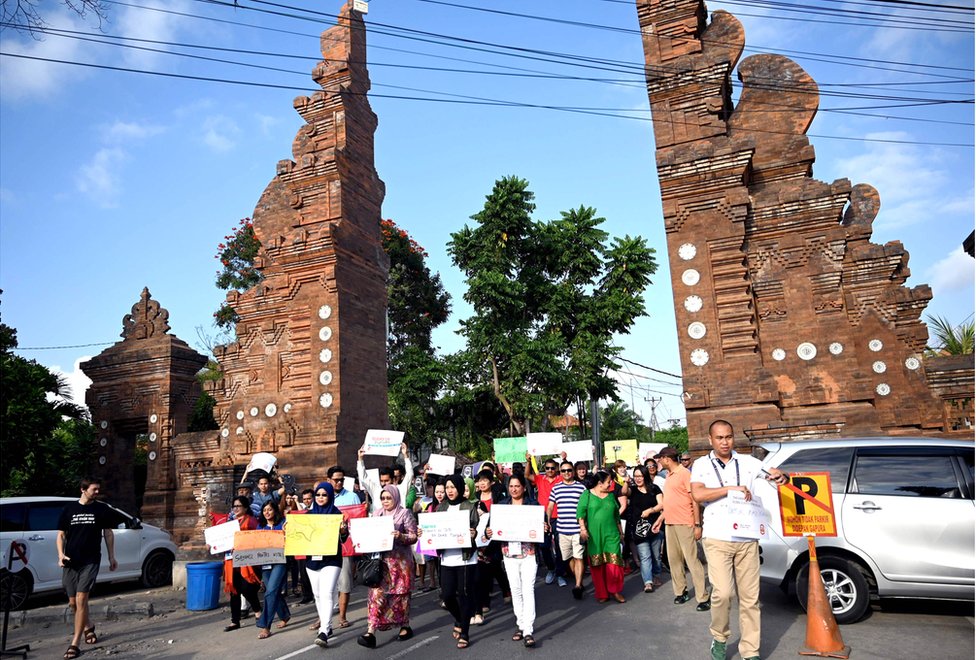 Протестующие замечены на острове Бали