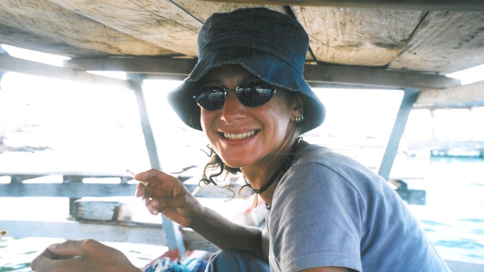 Kate Osborne en Indonesia, con 33 años.