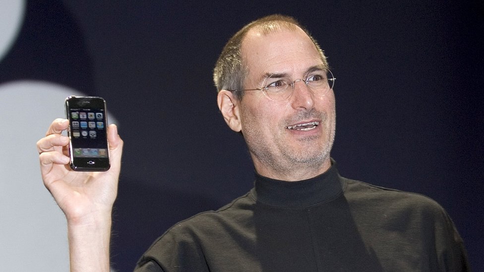 Steve Jobs presenta el iPhone