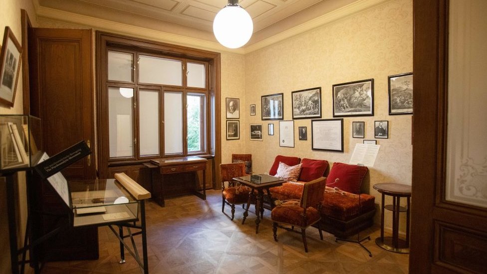 La sala de espera del psicólogo Sigmund Freud en Viena, Austria, el 26 de agosto de 2020.
