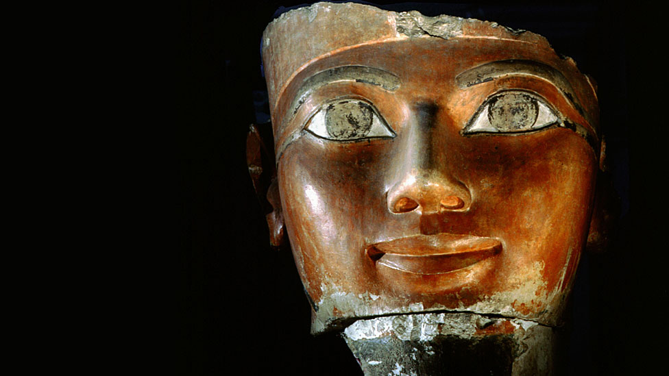 Escultura de la cabeza de Hatshepsut