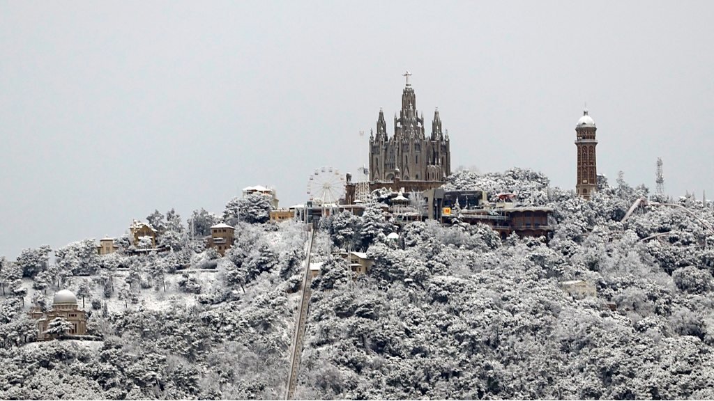 Storm Juliette: Cold snap leaves Barcelona covered in snow