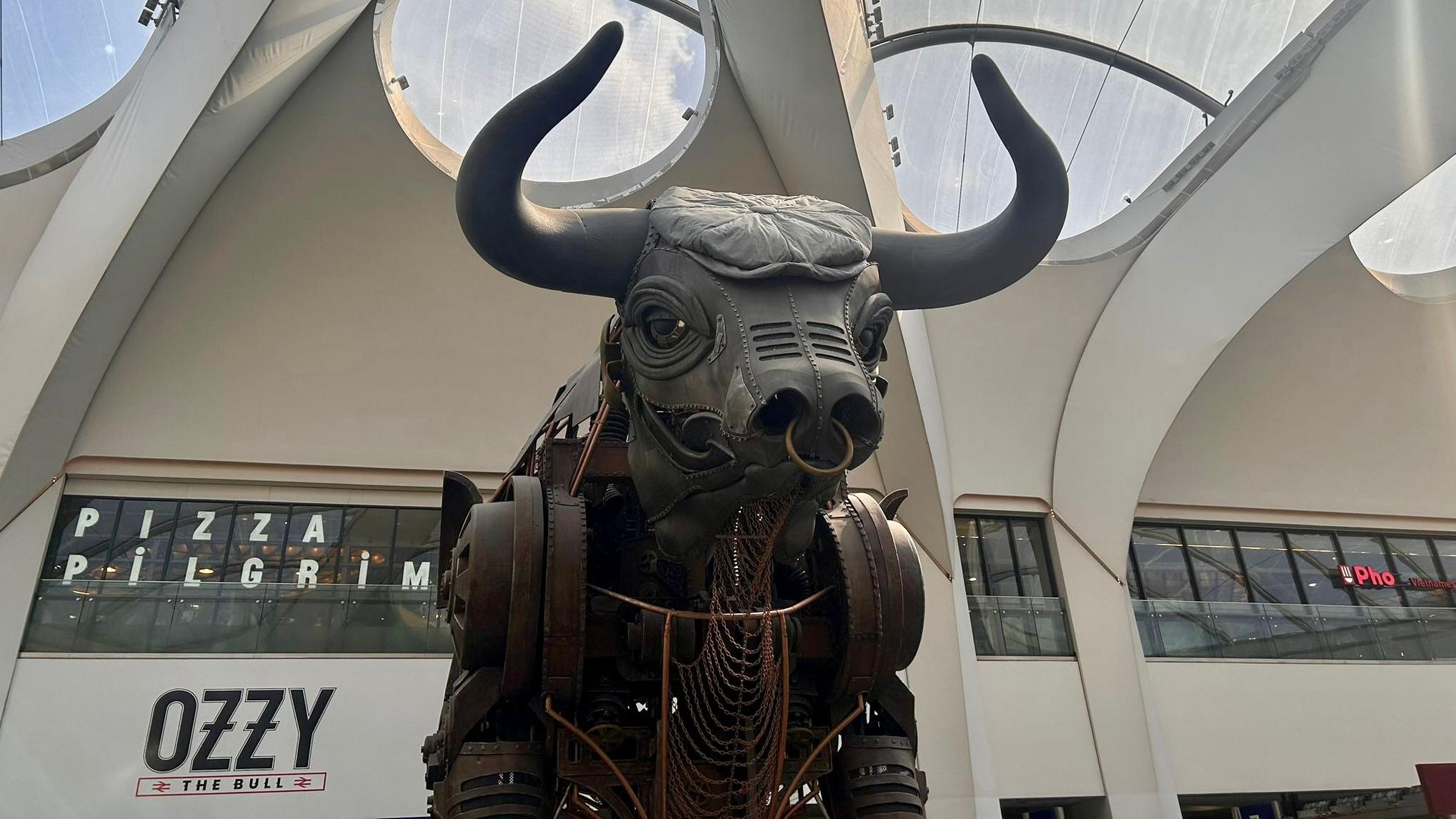 Ｗｈｅｎ　ａ　ｂｕｌｌ　ｆｉｇｈｔｓ　ｗｉｔｈ　ａ　ｂｕｌｌ/新世研/宮川健二（ハードカバー） In Defense of the Bullfight | Columbia University Press