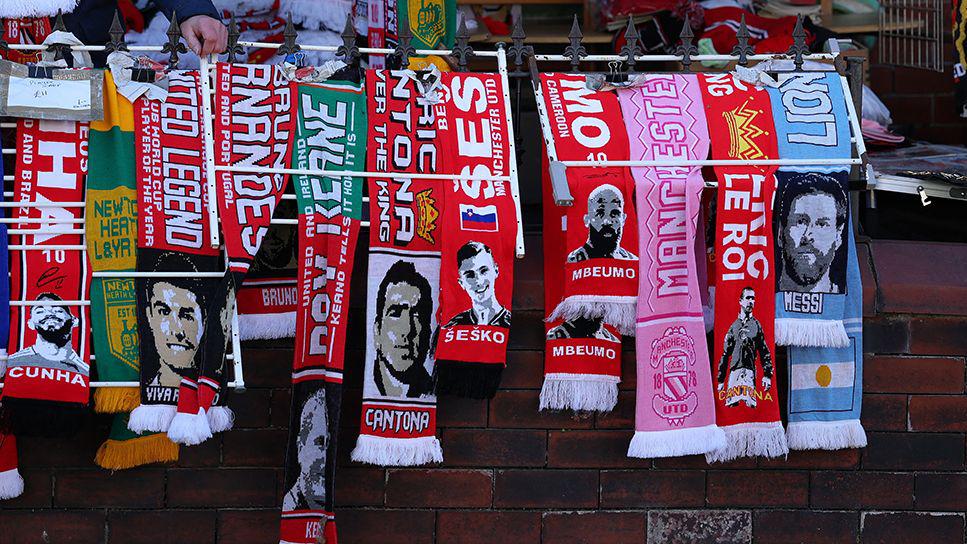 洋楽 Hardcore Hoax United - HOAX Utd Man caught illegally selling Manchester United scarves fined