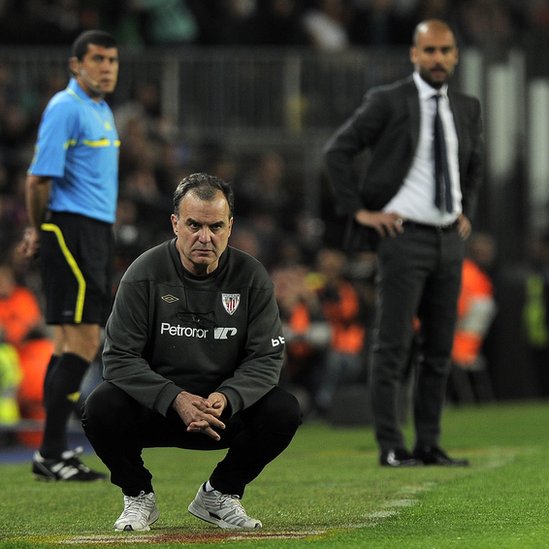 "Mi admiración por Marcelo Bielsa es inmensa", dijo el también entrenador Pep Guardiola en el pasado. Bielsa y Guardiola dirigiendo.