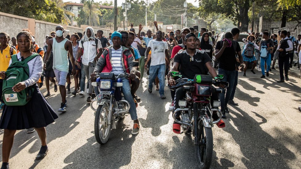 Marcha de estudiantes en protesta por un secuestro en Haití.