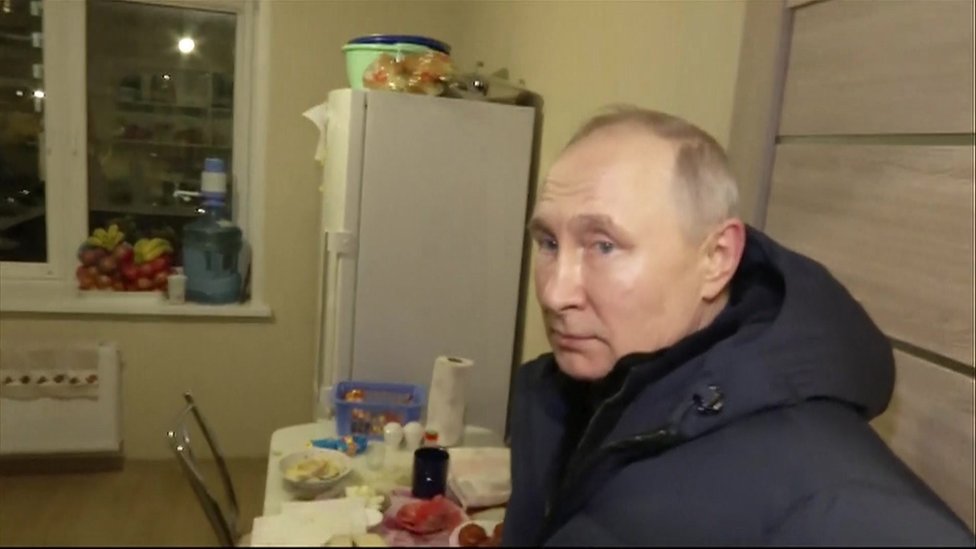 Putin en una casa en Mariúpol