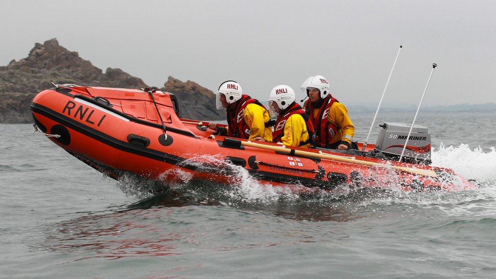 Pwllheli RNLI lifeboat's first shout 'saves a life' - BBC News