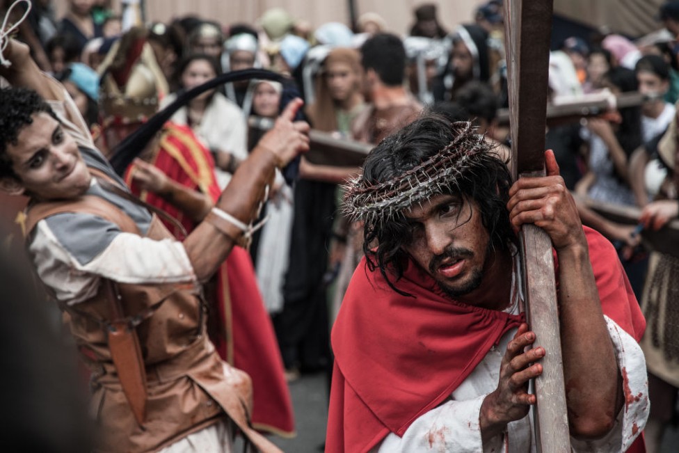 Actor representando a Jesús en un Viacrucis