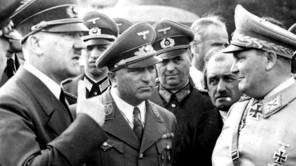 Hitler (L) with Hermann Göring (R) at the Wolf's Lair in 1942