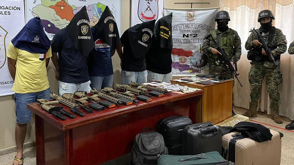 Paraguayan police arresting suspected members of the PCC gang