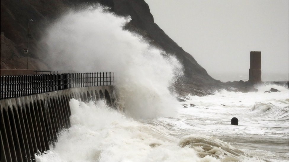 Другую шторм. Шторм Белла. Фото ураган Франция. Stormy Storm Flood. Storm in uk.