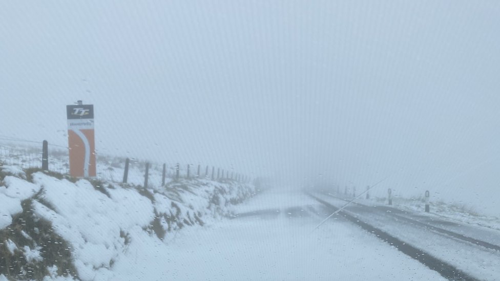 Snow on Isle of Man leads to road closures