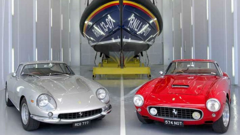 два Ferrari, подаренные RNLI