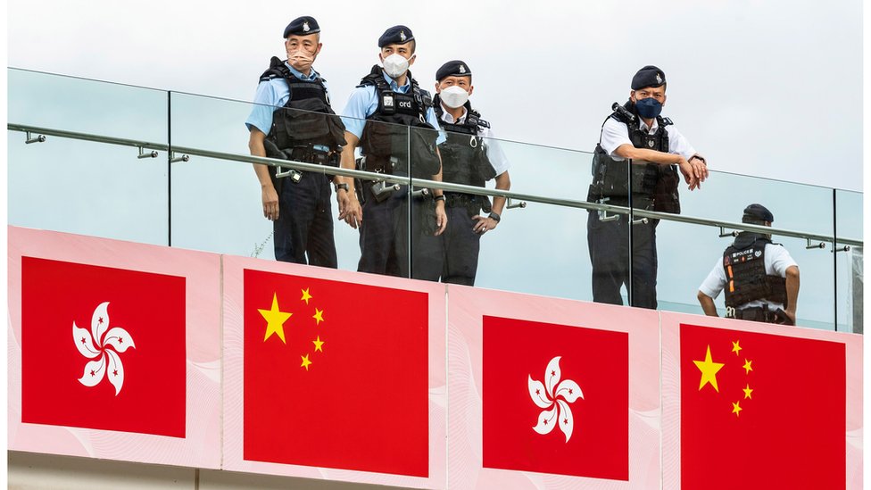 香港警察在維多利亞港一帶巡視（01/07/2022）