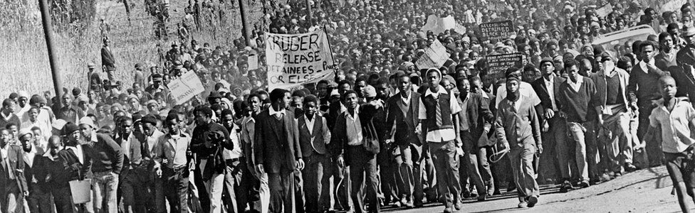 Демонстрация в Кейптауне в сентябре 1976 года после восстания в Соуэто в июне того же года