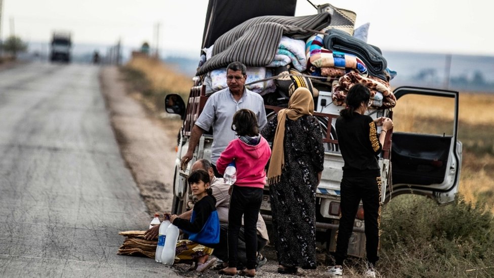 Семьи бежали из сирийско-турецкой границы